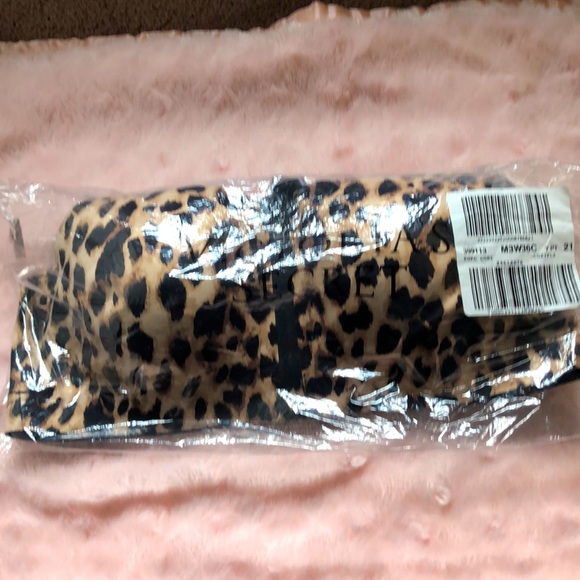 VICTORIA’S SECRET FRONT-CLOSE SPORT BRA - Picture 6 of 8